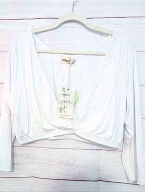 BNWT 😍 Papa Vancouver Canada cute flirty White 🤍 🐻❄️ 🤍 crop Top size xl